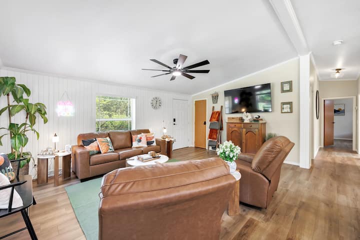 Stunning Pool House Between Lakewood And Mountain! - Mountain, WI