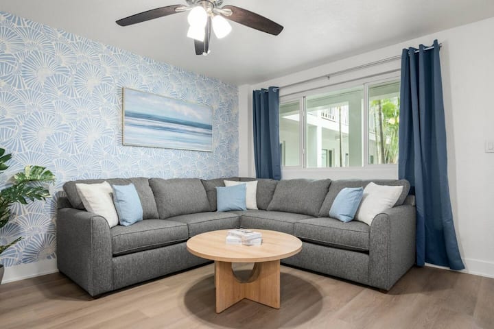 Resort-style Retreat Near Downtown Tampa + Pool - Tampa, FL