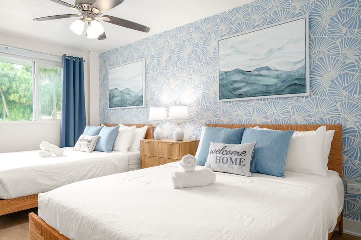 Resort-style Coastal Downtown Tampa Retreat + Pool - Tampa, FL