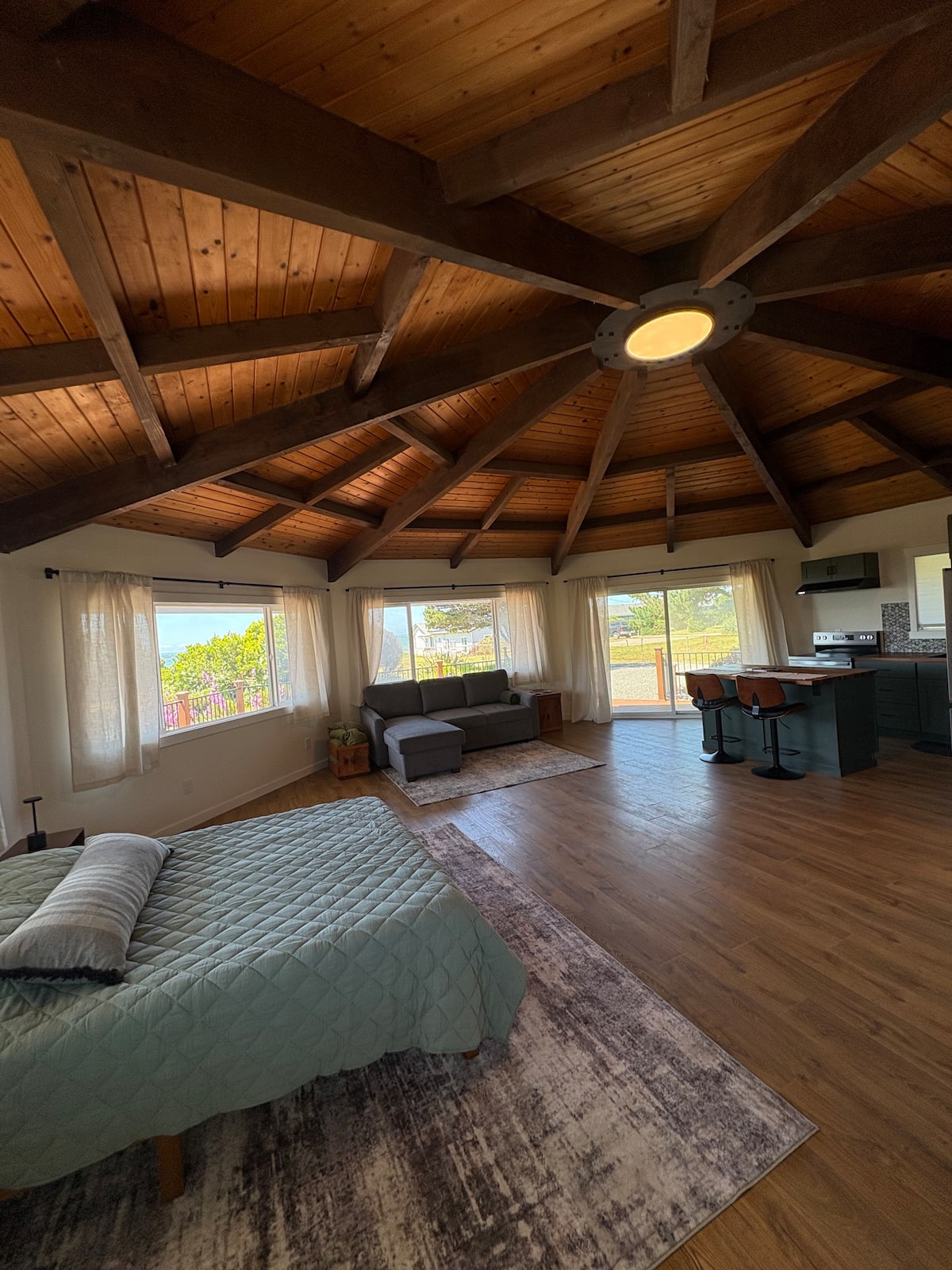 Oceanview Studio Retreat in Smith River, photo 3