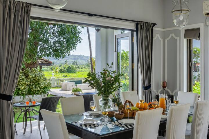 Dining area image 1