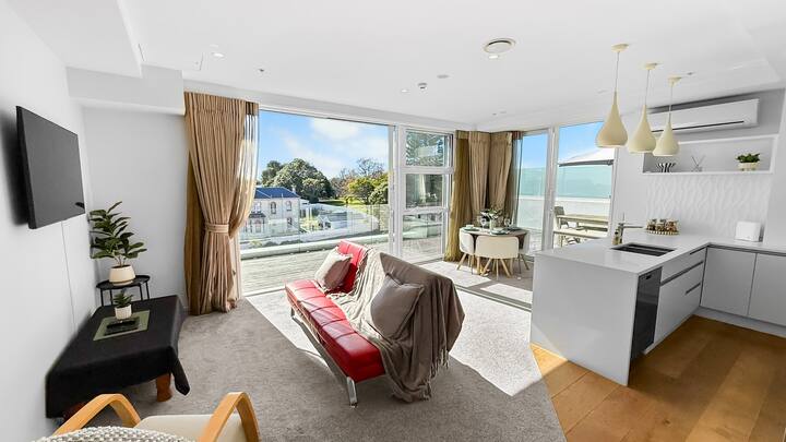 Hypatia Heights | 2-bed Quality Apt. | Spa & Pool - Auckland