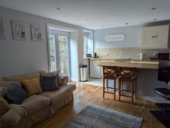 Rural Lakeside Retreat With Outdoor Bath - Tutbury Castle