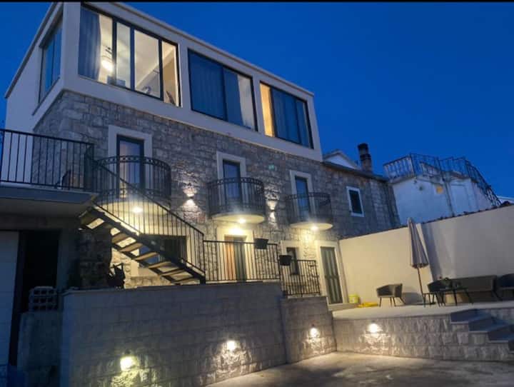 Old-modern House In Fish Village Near The Sea - Kotor