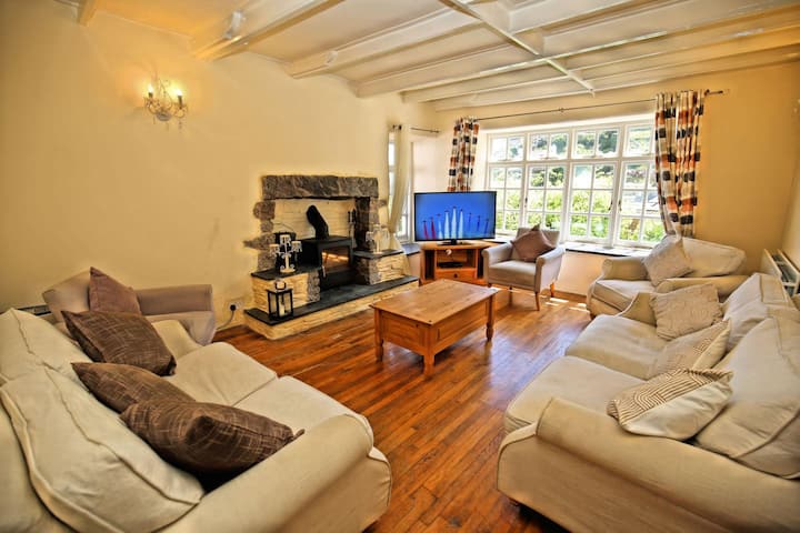 Stonehaven - Close To Harbour/parking Included - Polperro