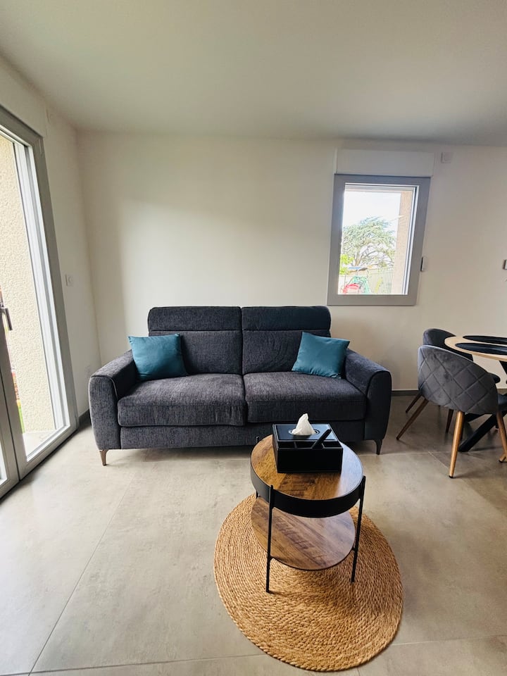 Bel Appartement En Rez De Jardin - Corbas