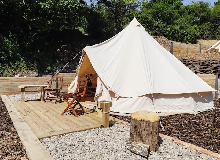 Sunflower Saddle Luxury Bell Tent Glamping - 씨포드