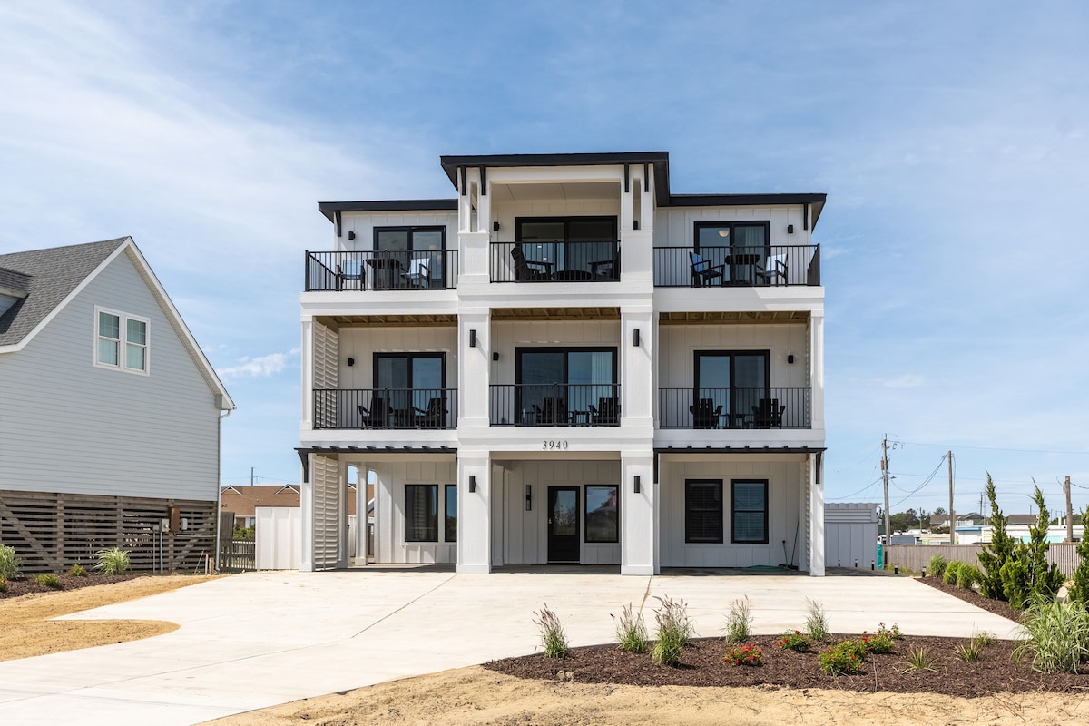Brand New 8-Bedroom Luxury Retreat | 10% Off Now!