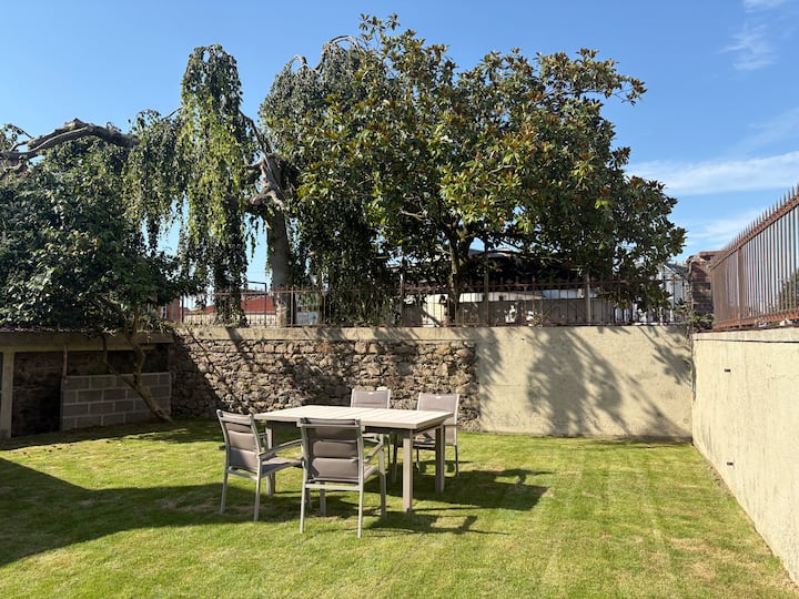 Petite Maison En Ville "Le Jardin Ensoleillé" - Coutances