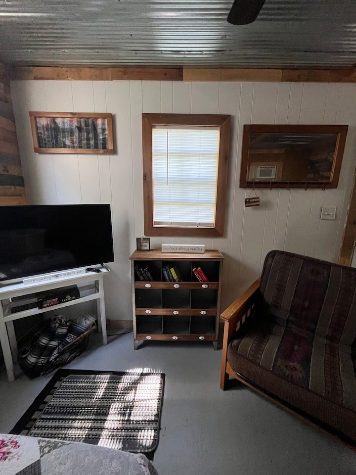 Creekside Cabin - Truman Reservoir, MO