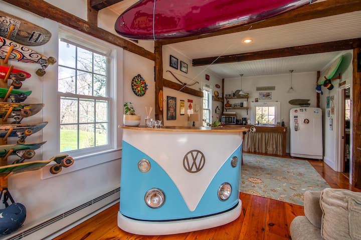 Ping-pong & Fire Pit! Renovated Marshfield Cottage - Marshfield, MA