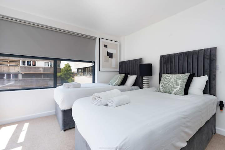 Spacious One-bedroom Apartment In The City Centre - 사우샘프턴
