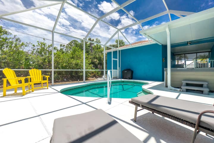 Slomo Bungalow - Heated Pool + Hot Tub Retreat - Englewood, FL