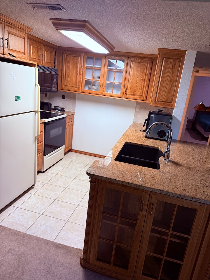 Cozy Condo. - Derby, KS
