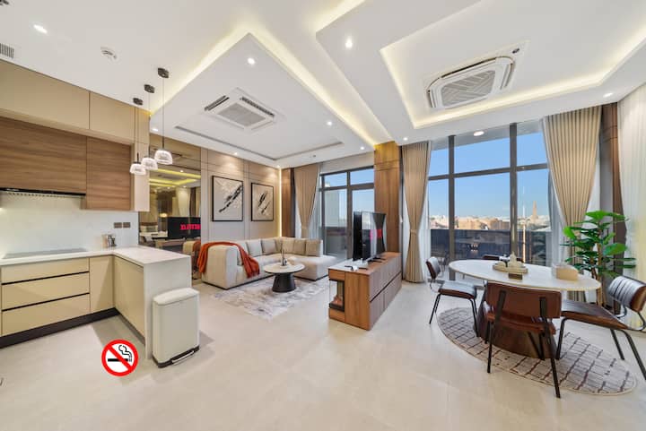 Luxury Condo With Balcony In High-rise Building - Riad