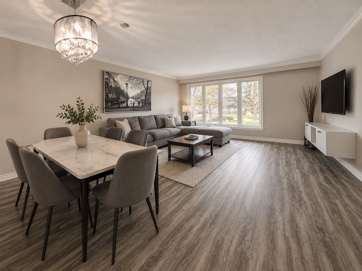Stylish 3br North York Home W/ Deck & Parking - Vaughan