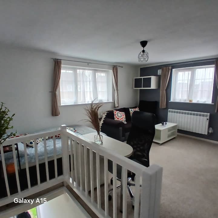 15 Bunting Studio - Luton