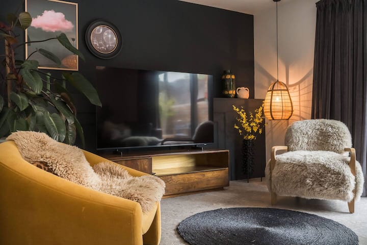 Designer Owned Luxury Chorlton Home Rooftop Dining - Manchester