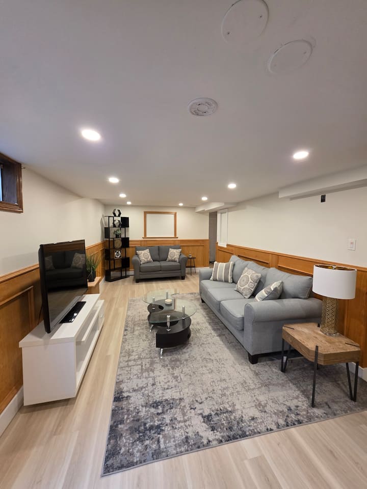 Cozy & Stylish Private Suite W/ Separate Entrance - Mississauga