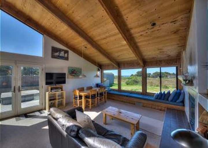 Lupine | Cozy Don Jacobs Design With Hot Tub - Sea Ranch, CA