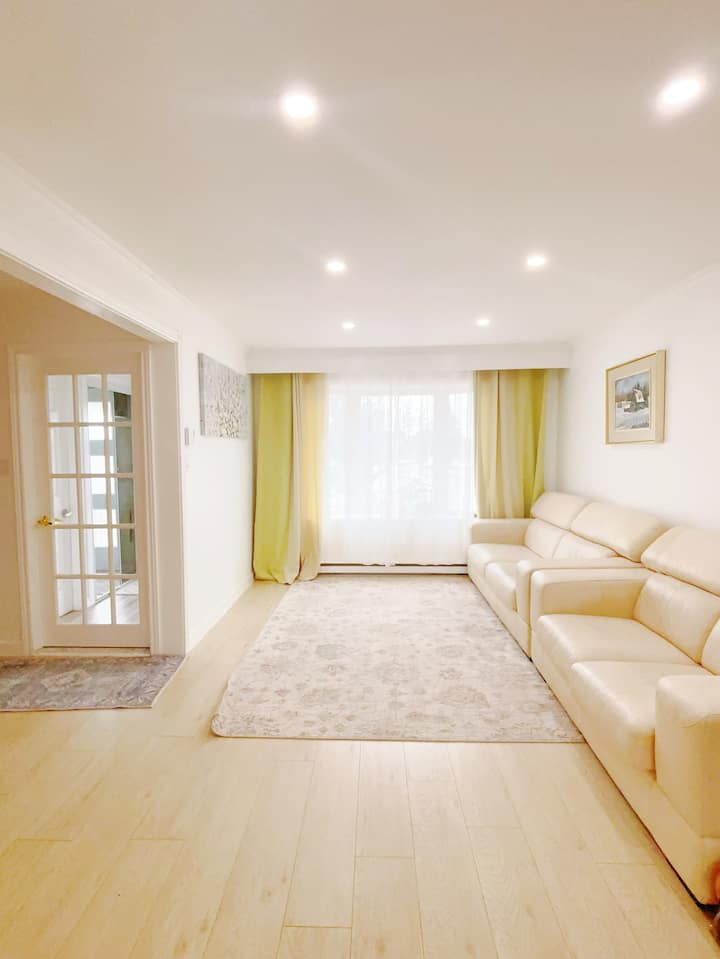 Comfortable Exquisite House With Backyard,parking - Montreal