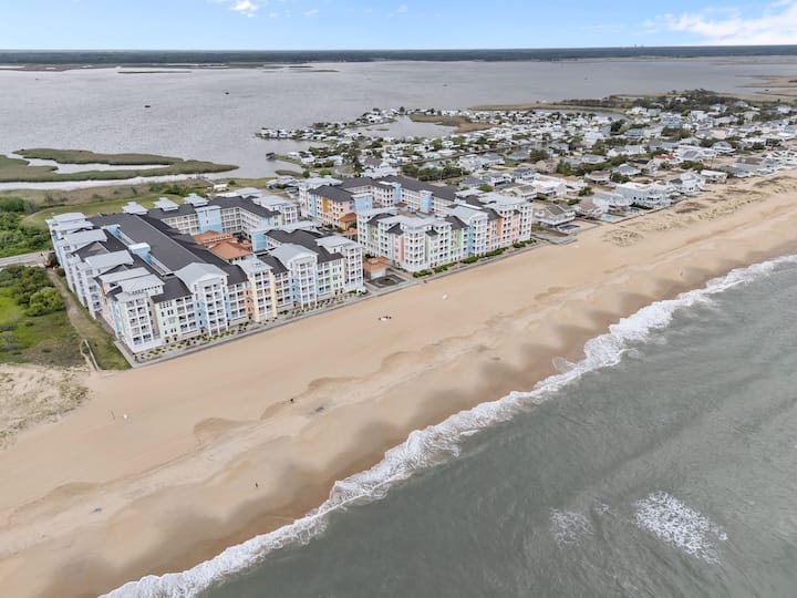 Beautiful Poolside Condo In An Oceanfront Building - Virginia Beach, VA