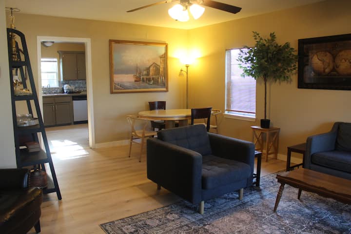 Cozy 2br Retreat | Workspace + Large 75" Smart Tv - Abilene, TX