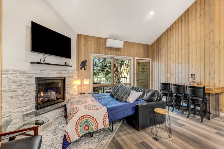 Mountain Daydream West Bend Condo With Pool! - Bend, OR