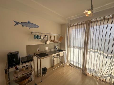 Popular Airbnb listing: Clean studio, subway, gym, rooftop with pool in Rio De Janeiro