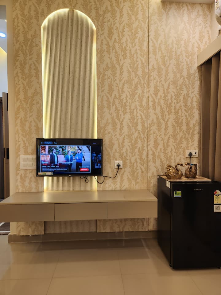 Triple Studio | Vrinda Stay Near Prem Mandir Nmr - Vrindavan