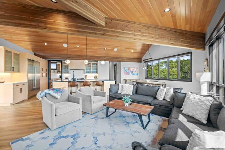 Luxury Coastal Retreat Steps From The Beach W/ Hot - 만자니타