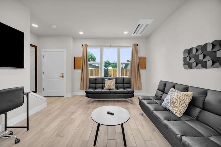 Innovative Townhouse|sleeps 7|5beds & 2sofa Beds|d - Reno