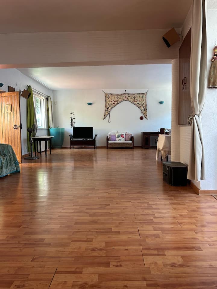 Moradia Ampla Com Terraço Verde E Solarengo - Almada