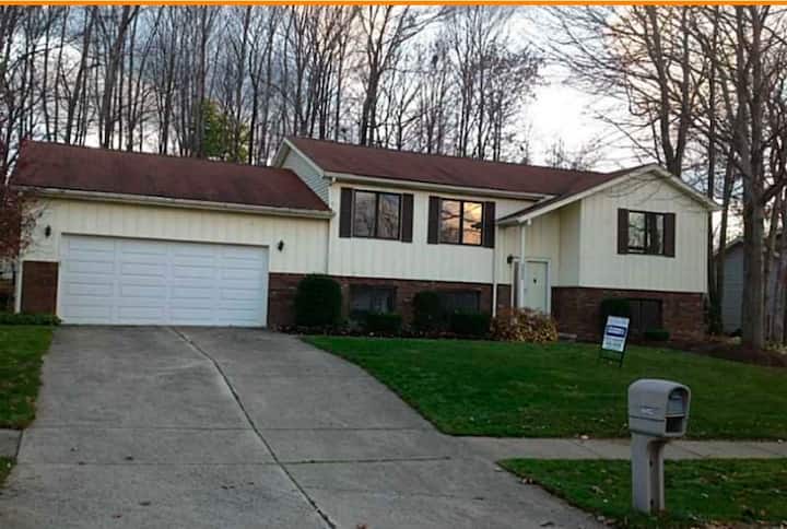 Cozy Renovated Home Ten Minutes From Lake Erie - Erie, PA