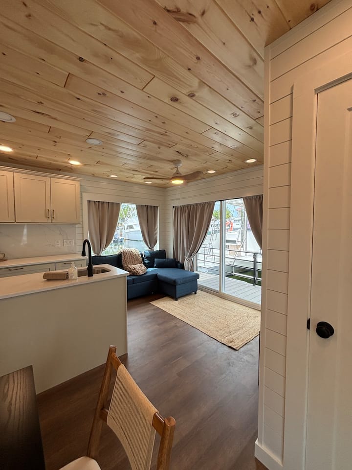 Luxury Floating Cottage • Marina, Dining & Fun! - Islamorada, FL