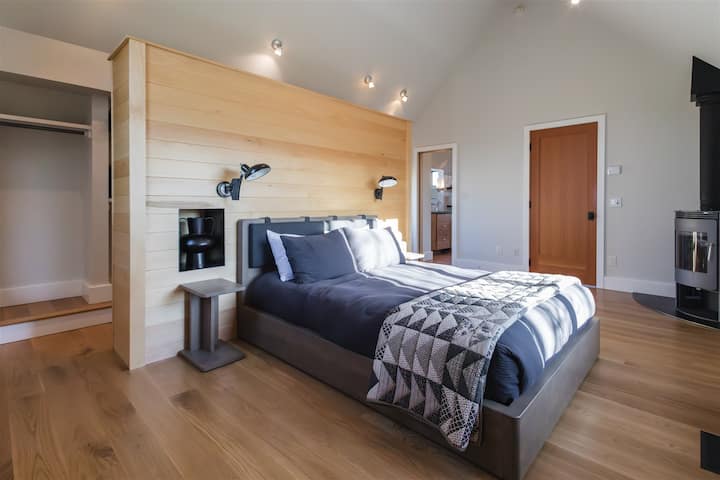Meadow House primary bedroom, upper level