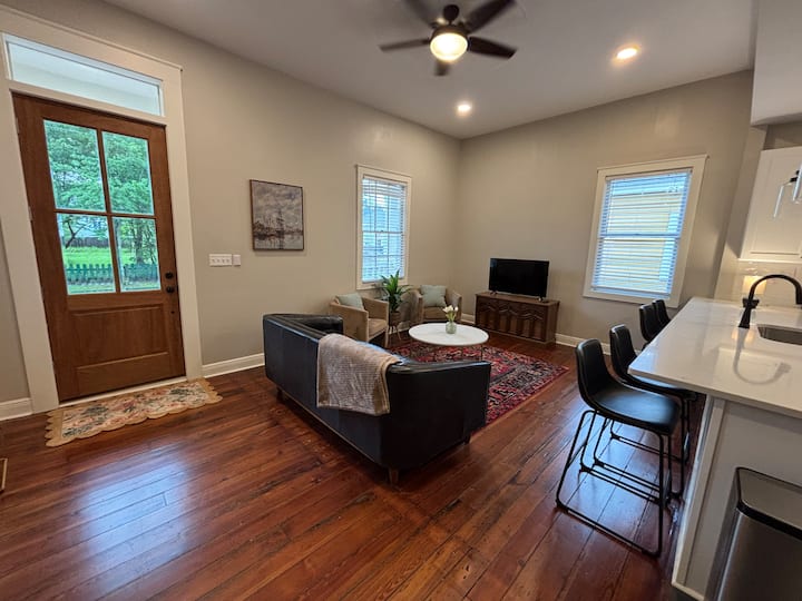 Charming Retreat In Oakleigh District 2bed/2bath - モビール, AL