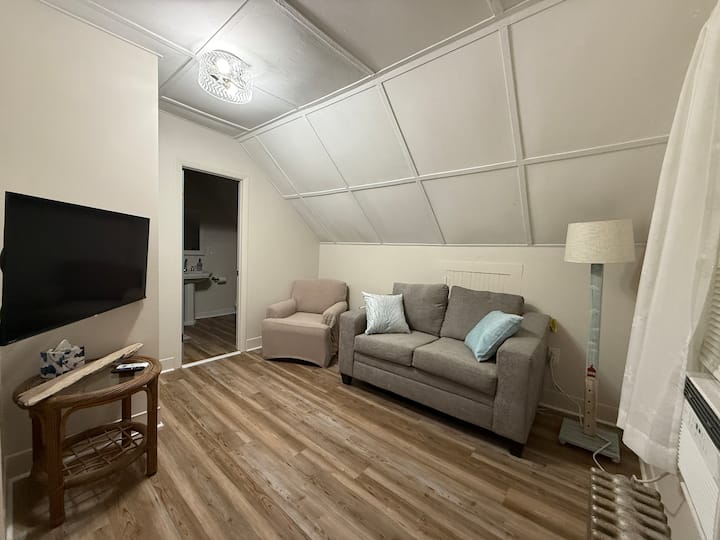 Couples Retreat, 3rd Fl Apartment Near Velvet Mill - Watch Hill, RI