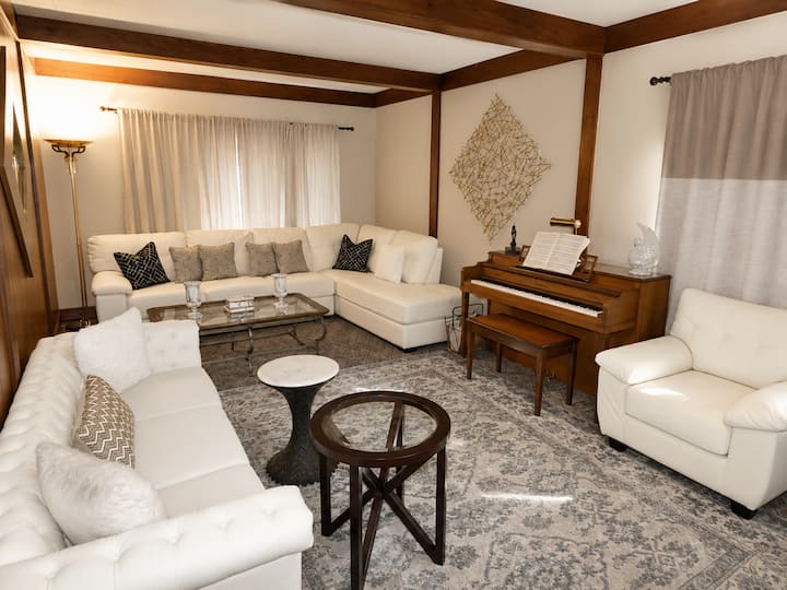 Spacious Niagara Falls Home W/ Game Room - Niagara Falls