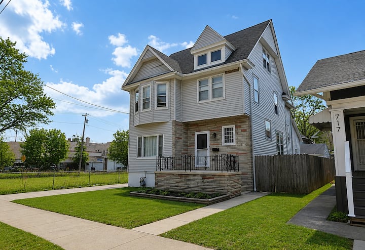 Spacious Niagara Falls Home W/ Game Room - Niagara Falls, NY