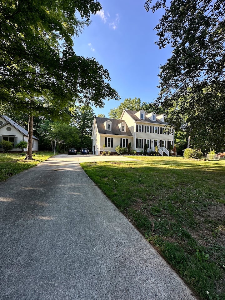 Cozy Luxe Durham Escape - Durham, NC