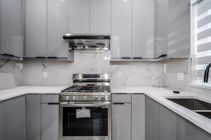 Spacious 5br/4ba New Home • Near Hwy 1 • Sleep 16 - Port Coquitlam