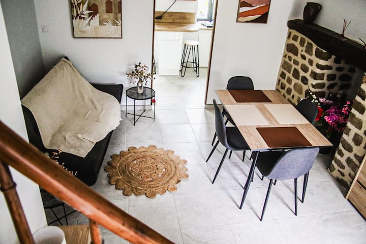 Maisonnette Dans La Campagne Normande - Domfront