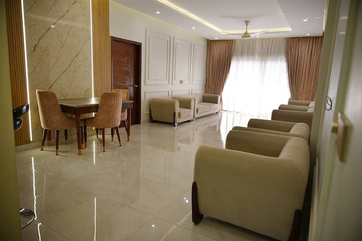 Spacious 4br Apartment -Generator Backup-guarded - カラチ