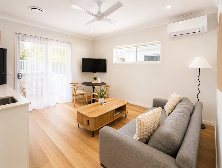 Modern Studio Retreat In The Heart Of Coorparoo - Brisbane