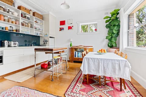 Popular Airbnb listing: Sunny Bondi Beach Apartment in Sydney