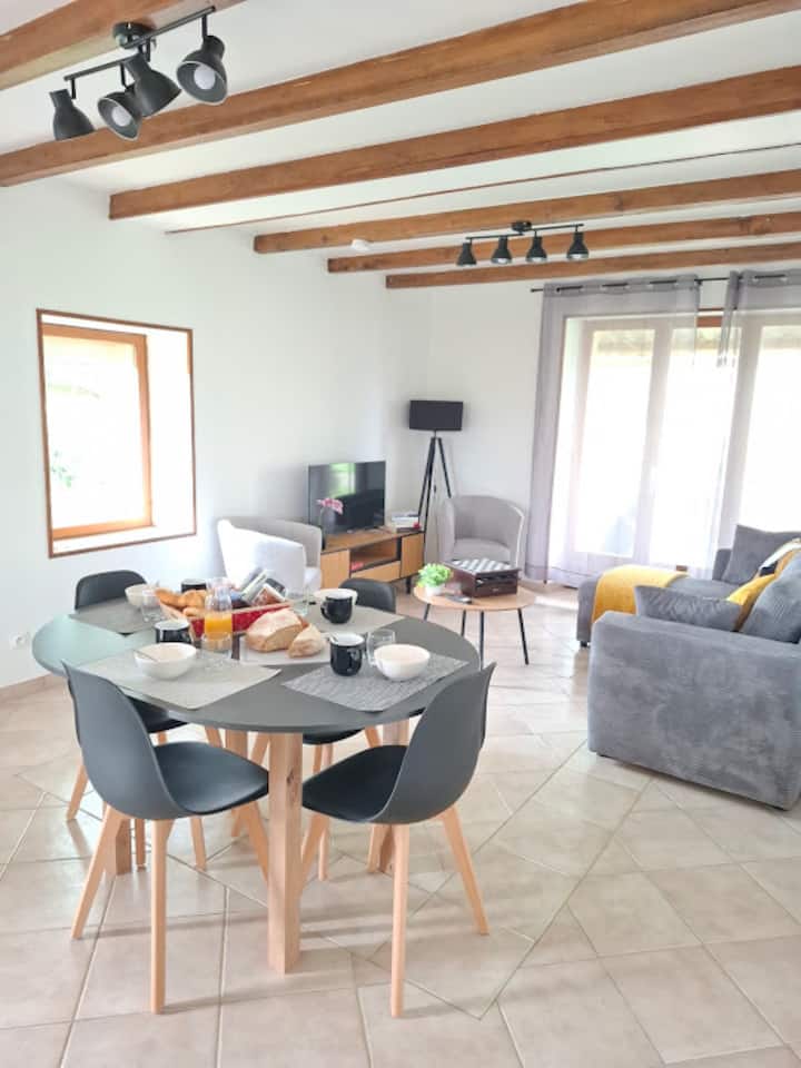 Chez Mémé : Gîte Paisible De Campagne Avec Piscine - Gers