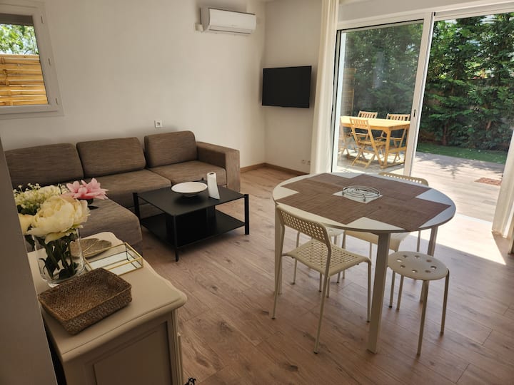 Dépendance De Maison Disposant D’une Terrasse. - Puget-sur-Argens