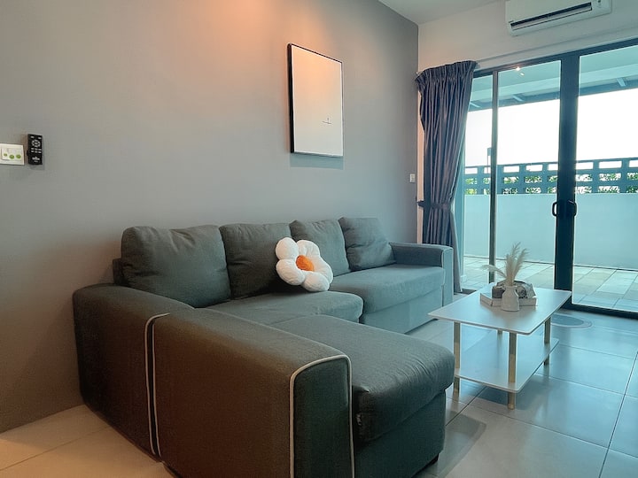 Chic Grey-themed Poolside 3br Condo @ Meritus - Bukit Mertajam