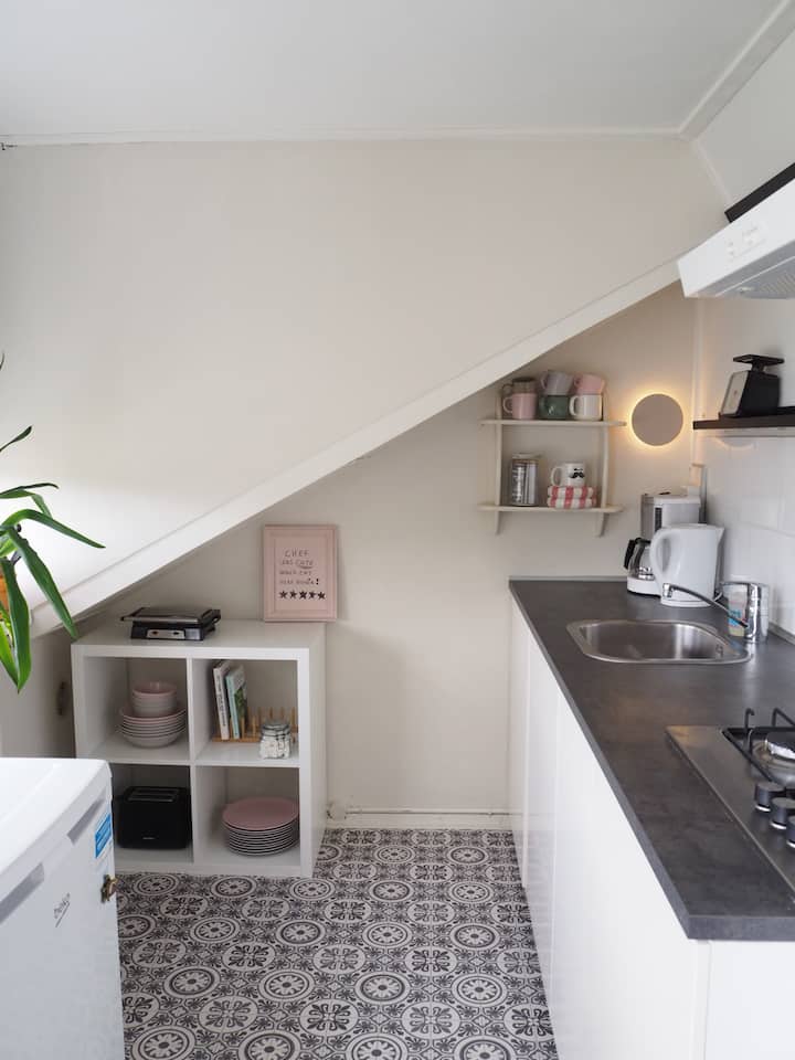 Knusse Lichte Zolderverdieping Met Keuken En Wc. - Utrecht